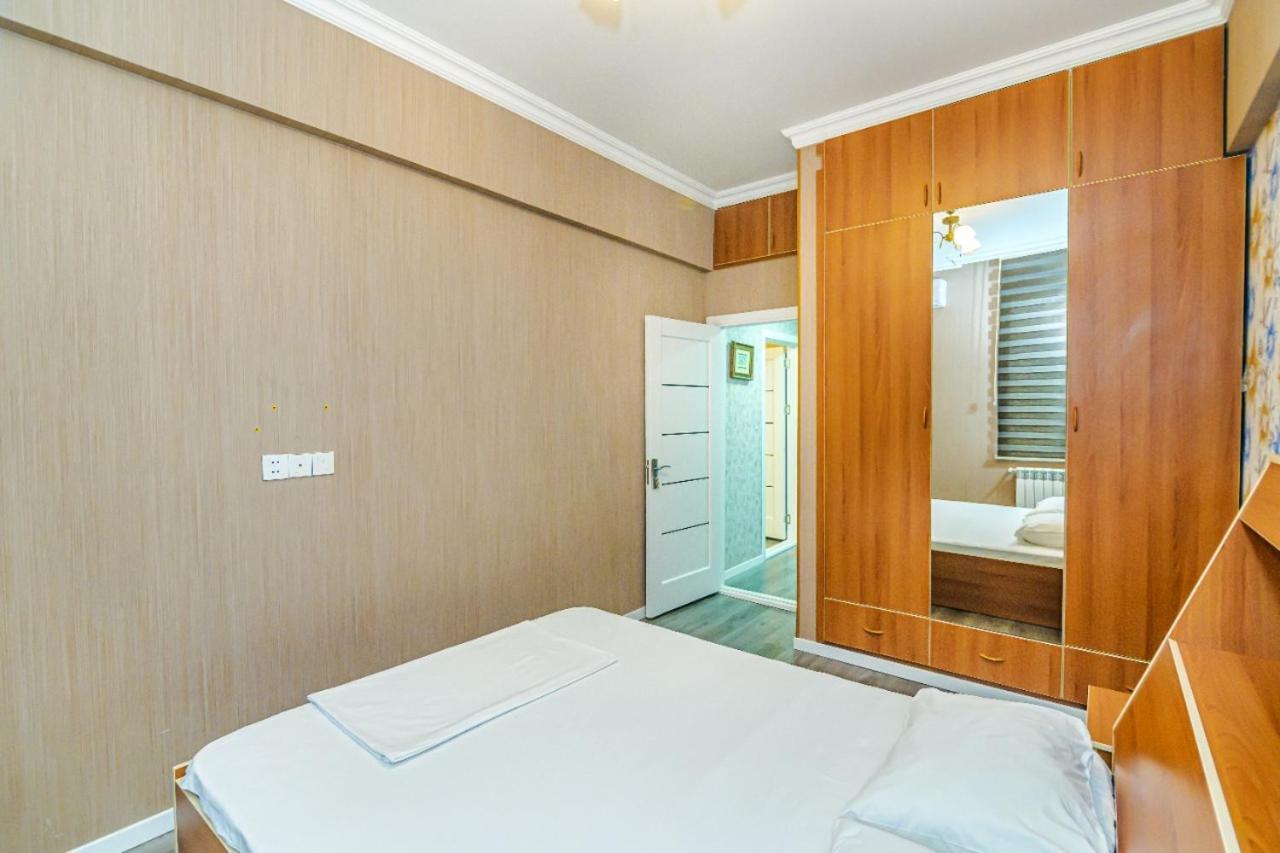 M Estate 1 Room Targovu Baky Esterno foto