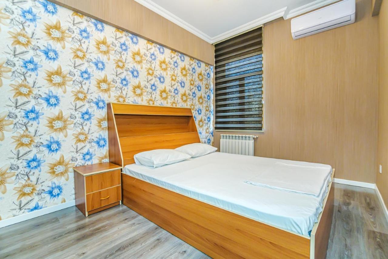 M Estate 1 Room Targovu Baky Esterno foto