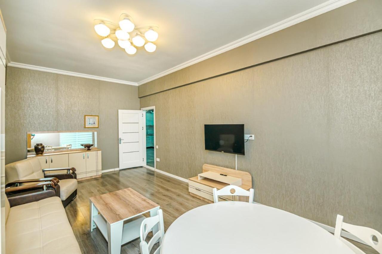 M Estate 1 Room Targovu Baky Esterno foto