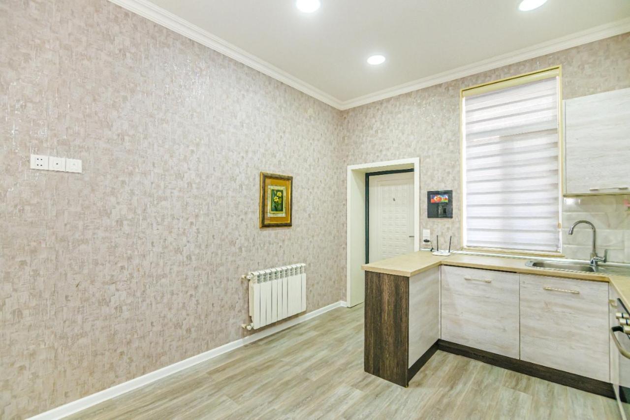 M Estate 1 Room Targovu Baky Esterno foto