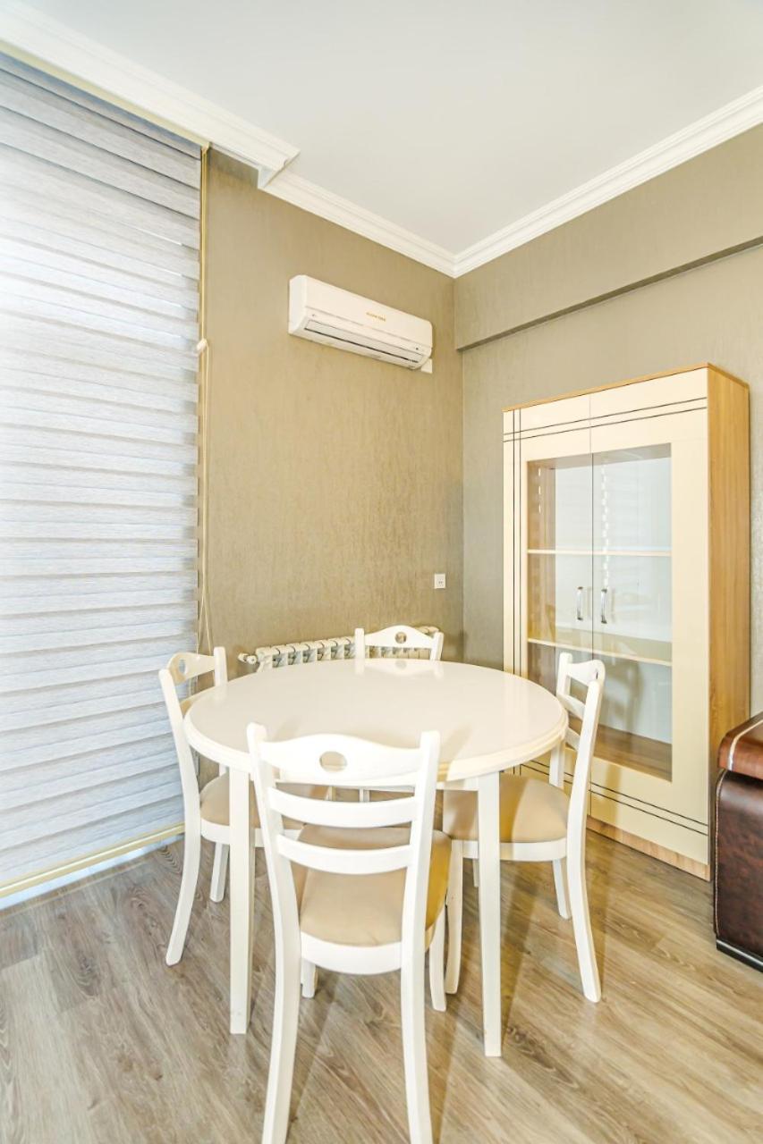 M Estate 1 Room Targovu Baky Esterno foto